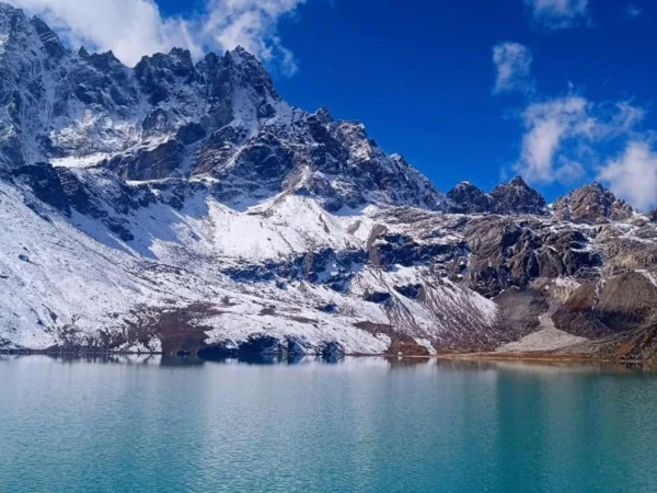 Captivating snow-capped peaks and a serene turquoise lake in Khumjung, Nepals Himalayas