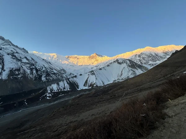 scenic view on the way to Tilicho